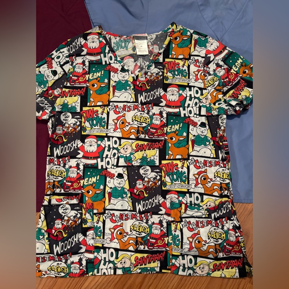 Bundle of 3 scrub tops - Picture 5 of 7